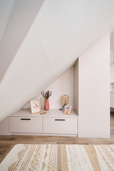 tiroir et armoire rose pastel