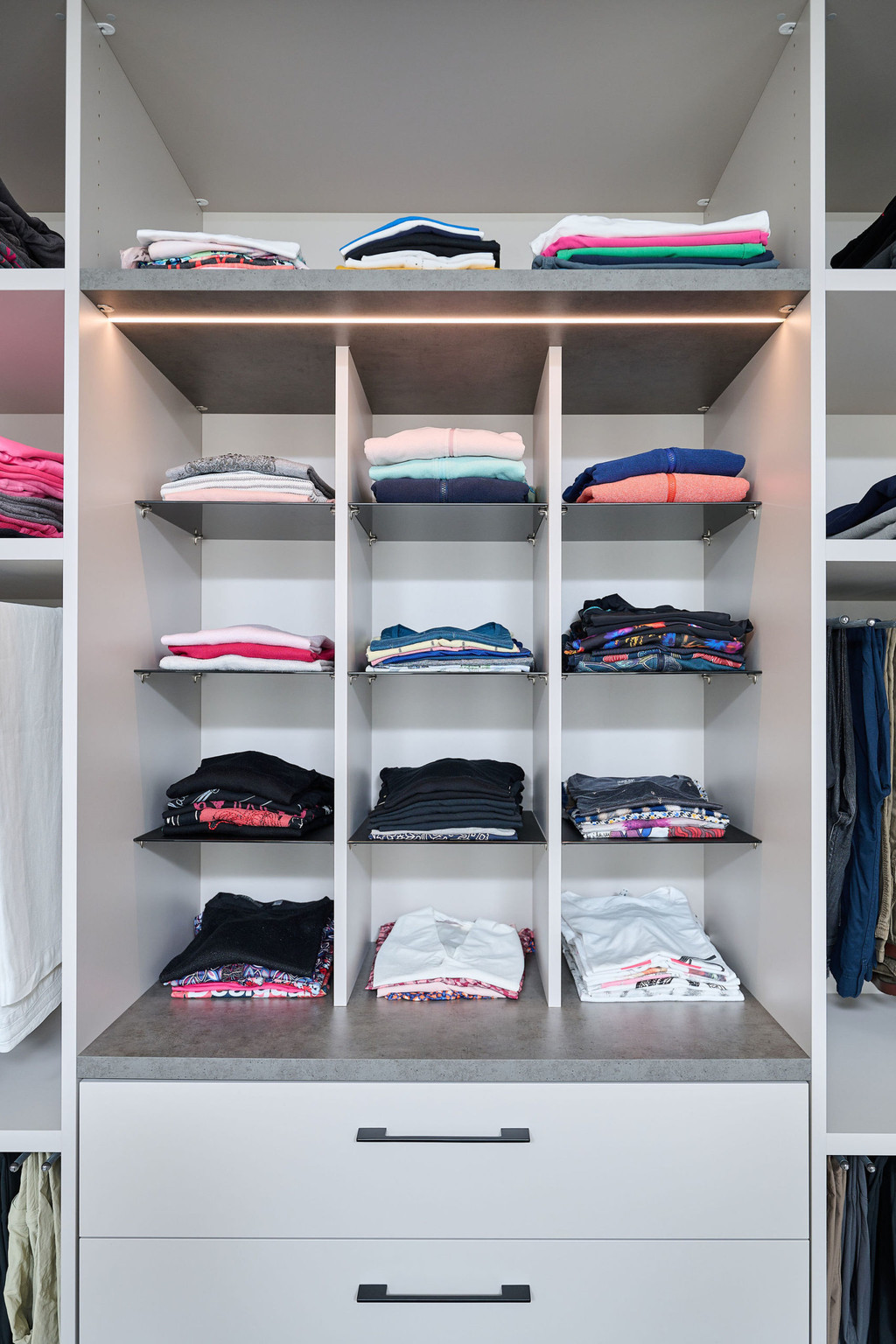 Dressing sur mesure avec niches ouvertes