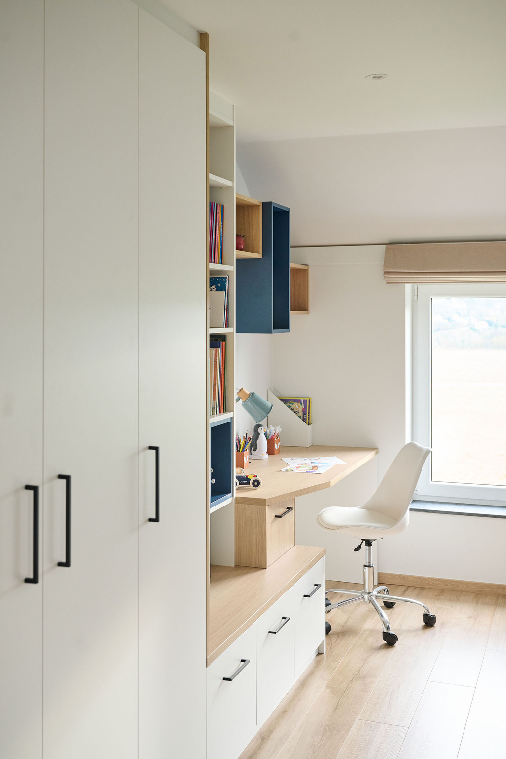 dressing fermé et bureau sur mesure blancs