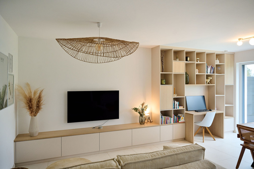 Salon avec bureau sur mesure