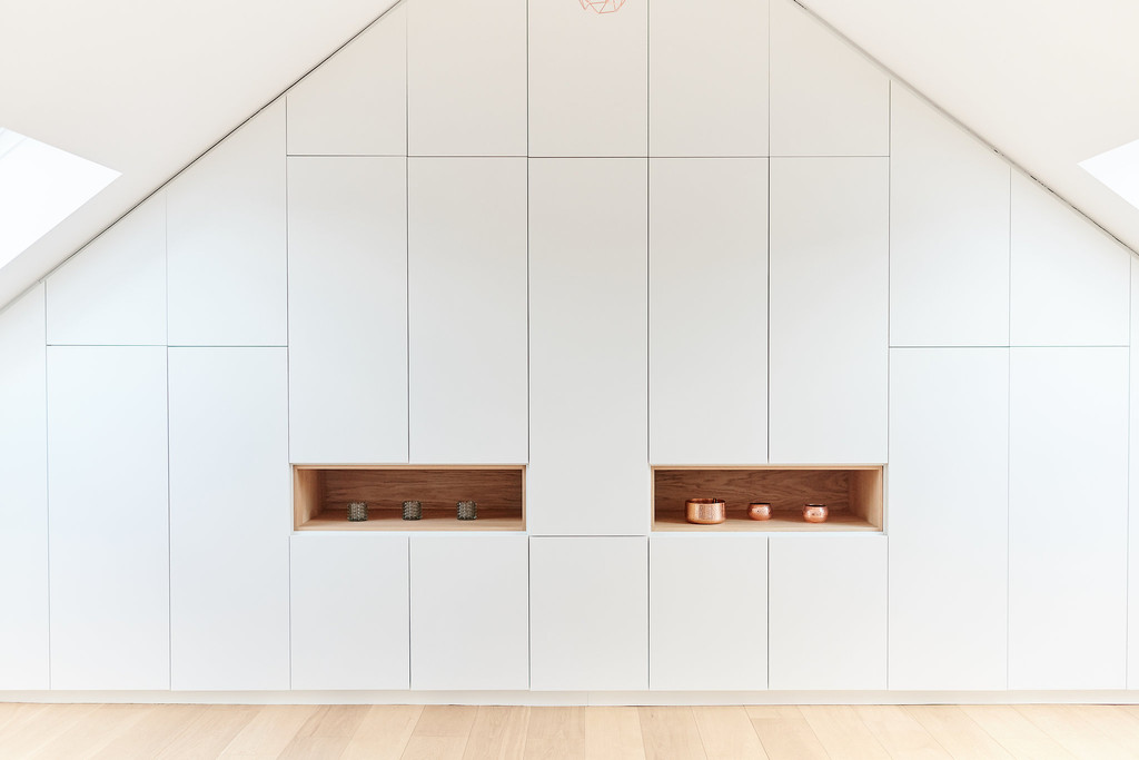 Gesloten dressing op maat onder het dak Camber