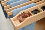 Tiroirs dressing ouvert en bois clair