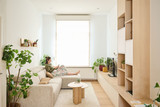Meuble TV sur mesure avec niches ouvertes et canapé beige dans un séjour lumineux