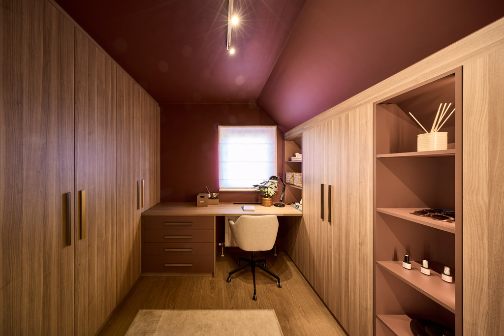 Ruimte onder schuin dak in Blind Gekocht