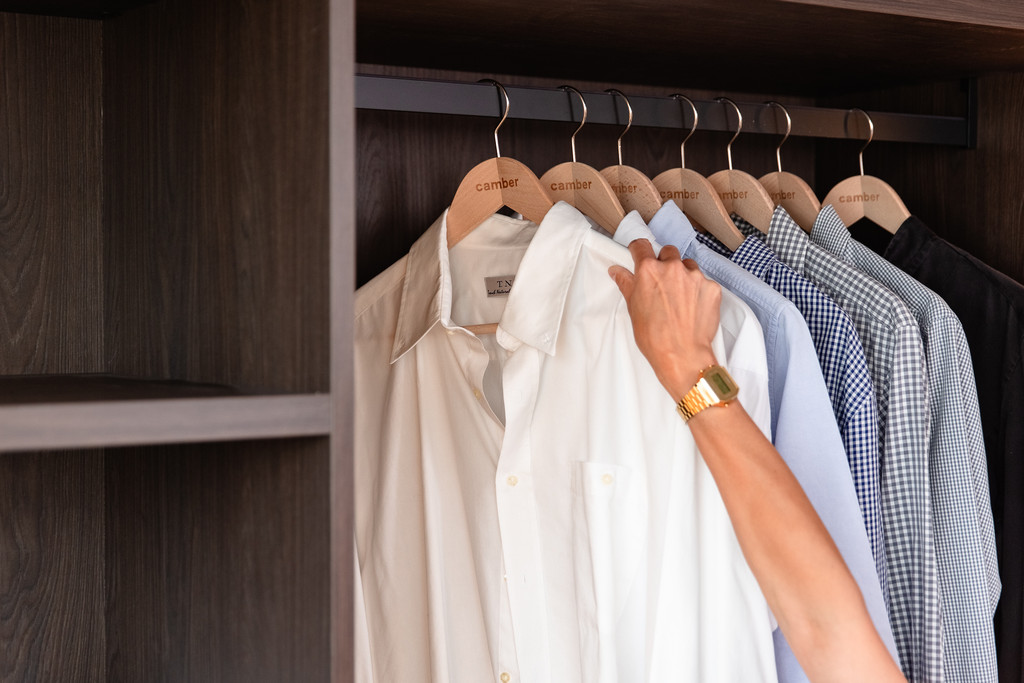 dressing sur mesure avec penderie pour des chemises