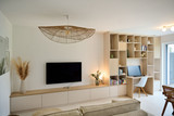 Salon avec bureau sur mesure