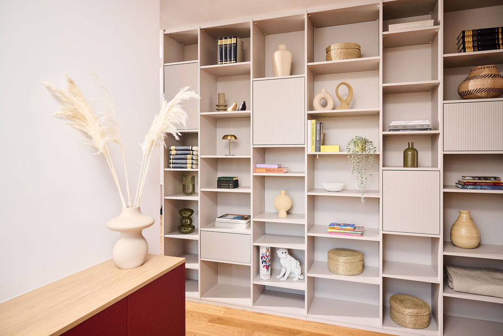 Bibliothèque sur mesure avec niches