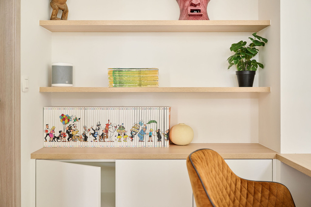 Legger om decoratie op te zetten