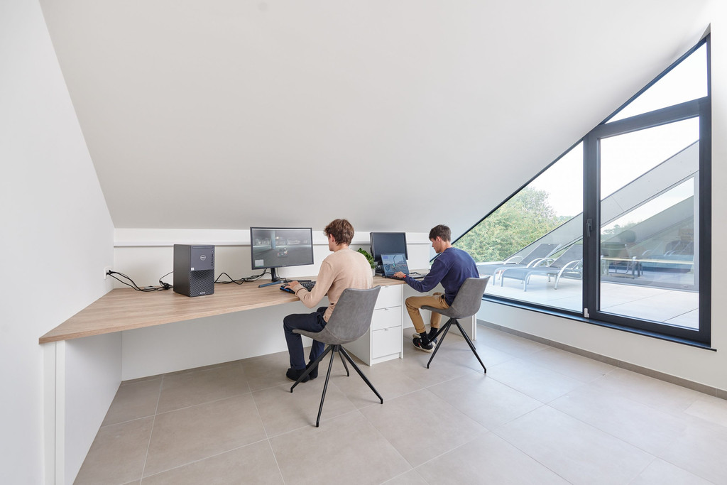 Camber kasten op maat bureau
