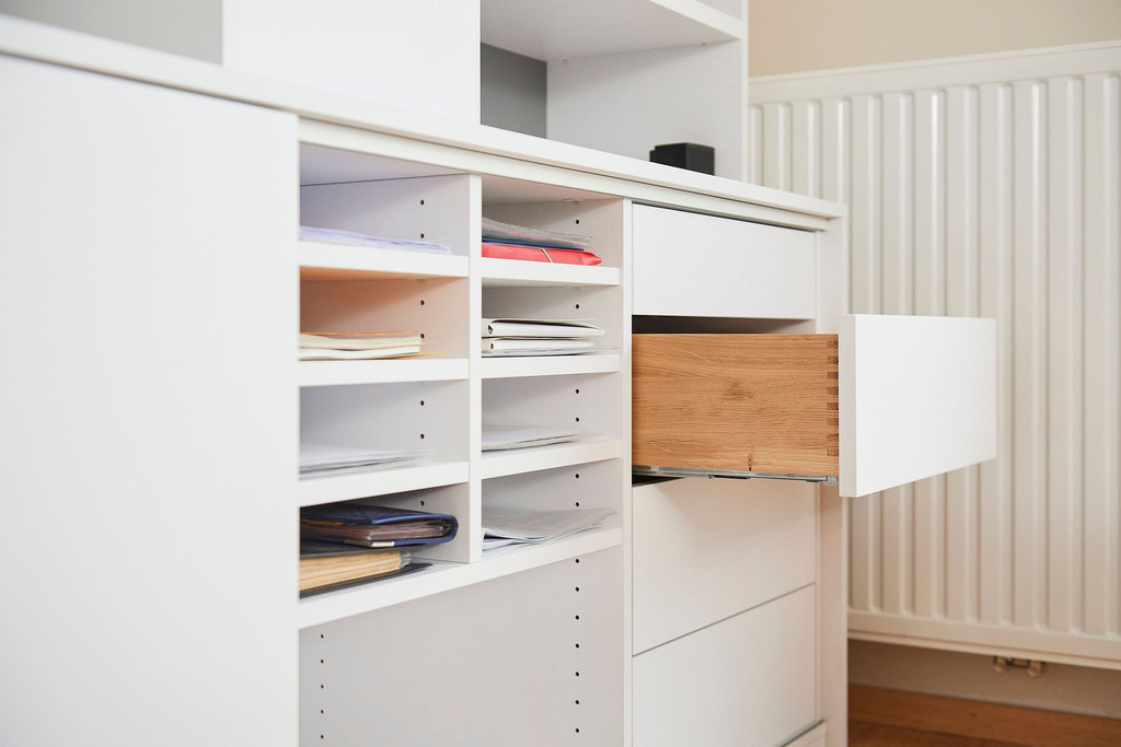 bureau sur mesure avec des tiroirs