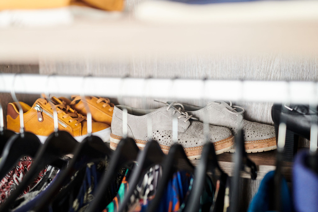 Rangement pour chaussures dans le dressing sur mesure d'Ilse
