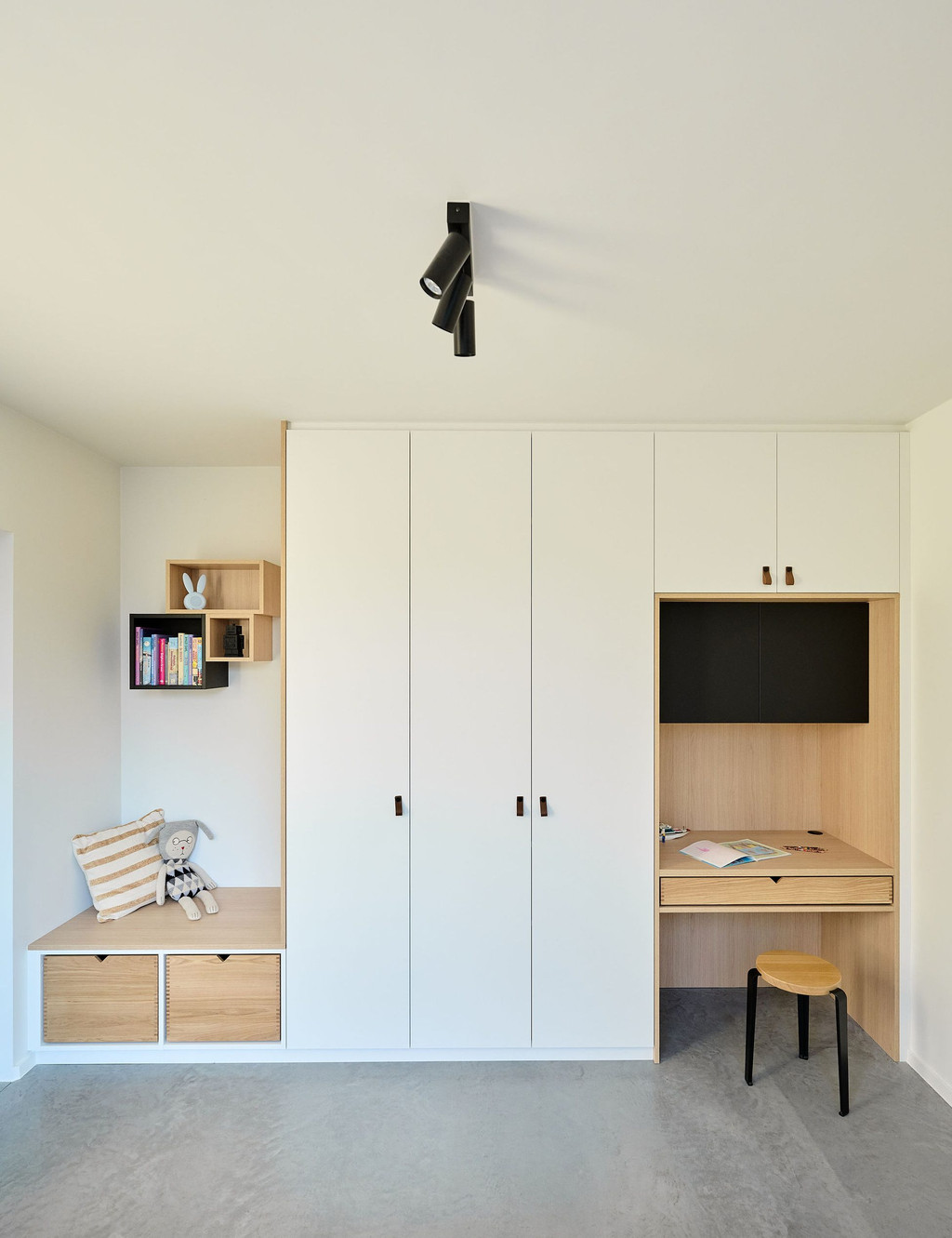 Chambre d'enfant avec bureau sur mesure de Max à Kapellen