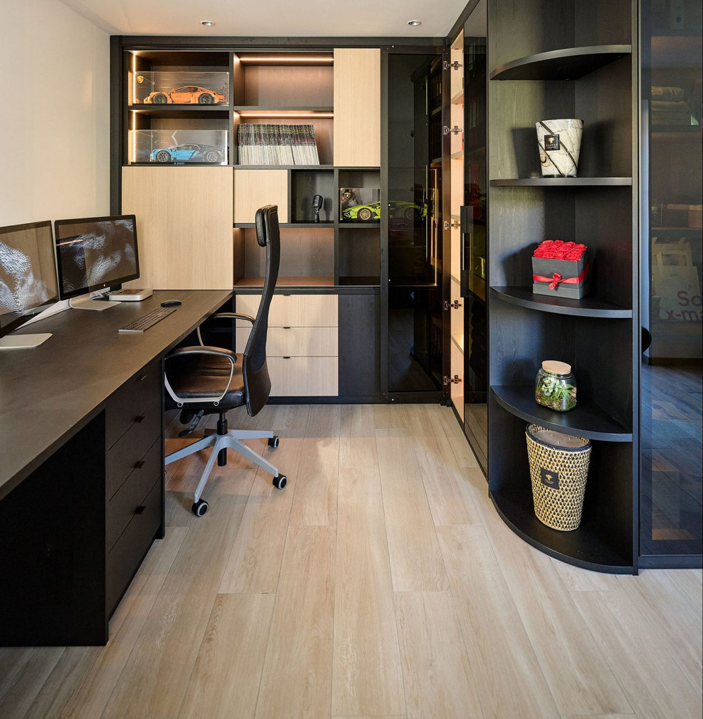 Bureau sur mesure avec niches en bois