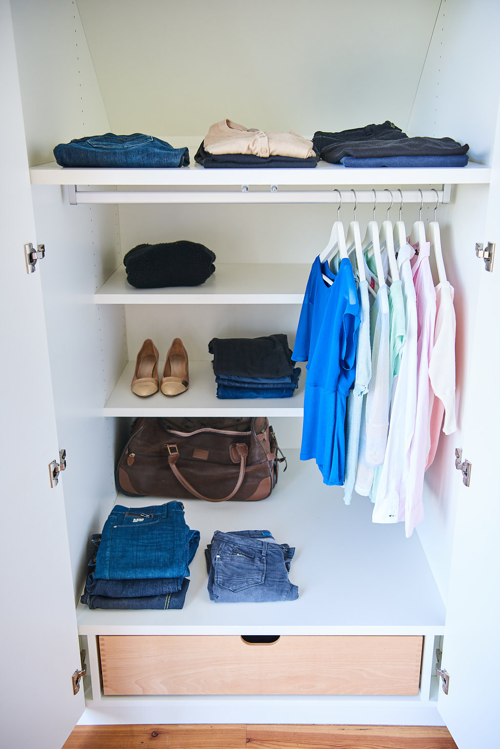 inrichten witte dressing kast op maat