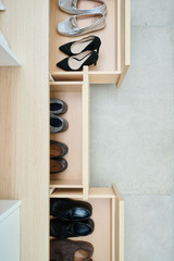Tiroirs profonds pour tous les types de chaussures