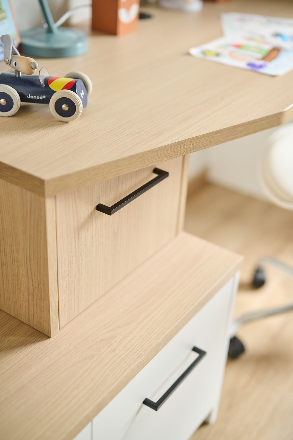 bureau design et sur mesure dans chambre d'enfant
